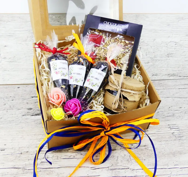 Kosz standard Kosz Prezentowy z Herbatami Czekoladą oraz Przetworami - obrazek 1