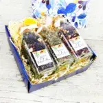 Kosz prezentowy Herbaciane Buteleczki