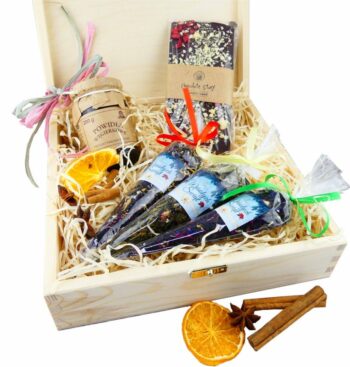 Kosz prezentowy MAŁA SZKATUŁKA z łakociami