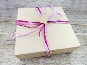 Kosz prezentowy MAŁA SZKATUŁKA z łakociami - obrazek 4