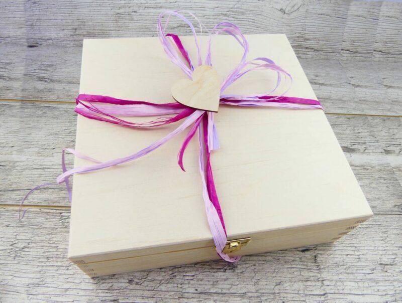 Kosz prezentowy MAŁA SZKATUŁKA z łakociami - obrazek 4